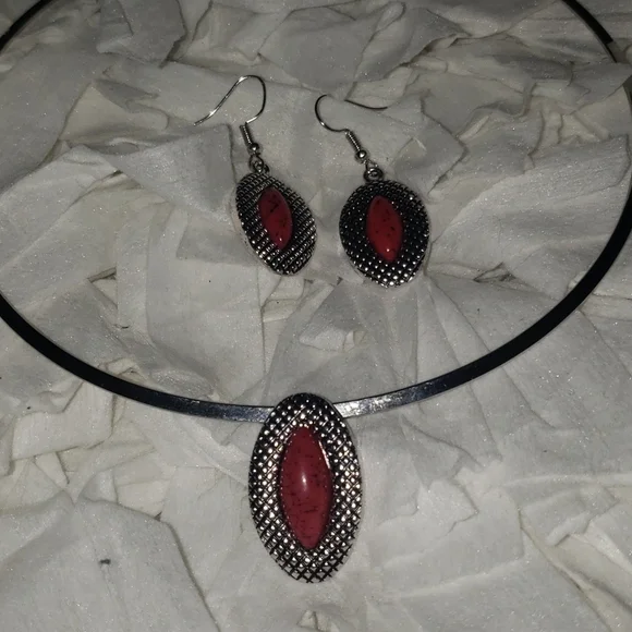 Choker and Earrings Set - Picture 3 of 3